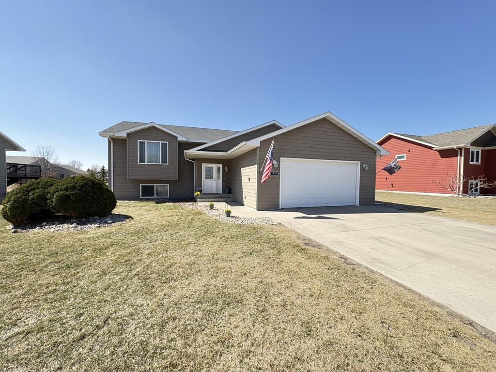 4 bedroom house for sale at 1808 9th Ave S Brookings 57006 - $355,000