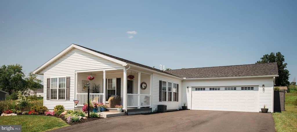 2 bedroom house for sale at 180 Eagles Watch S Bechtelsville - $374,900