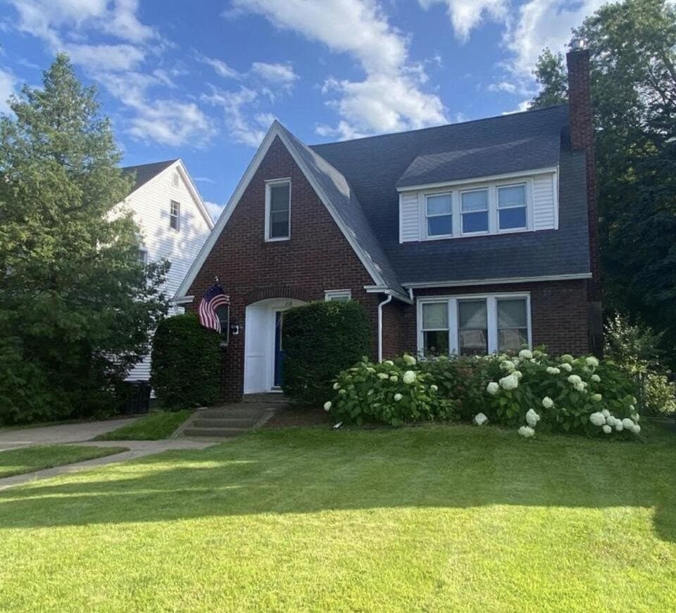 3 bedroom house for sale at 218 Hursley St Ste Marie Sault Ste Marie 49783 - $249,000