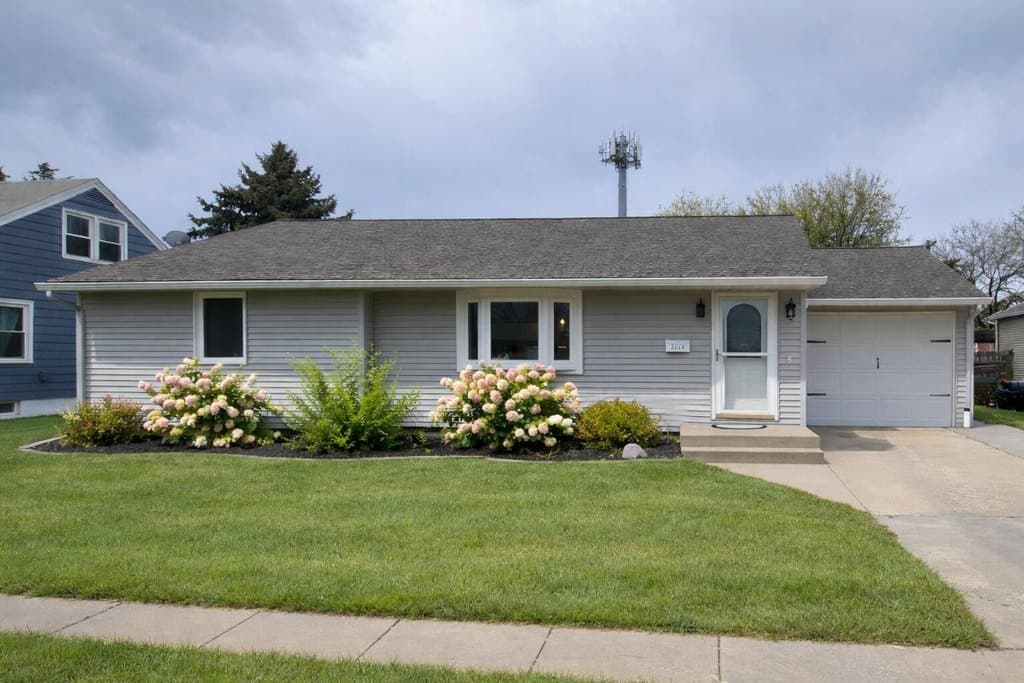 3 bedroom house for sale at 1729 Kansas Ave SE Huron 57350 - $259,900