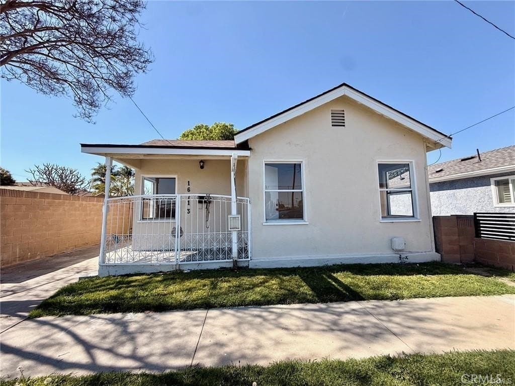 2 bedroom house for sale at 16713 Virginia Ave Bellflower - $624,900