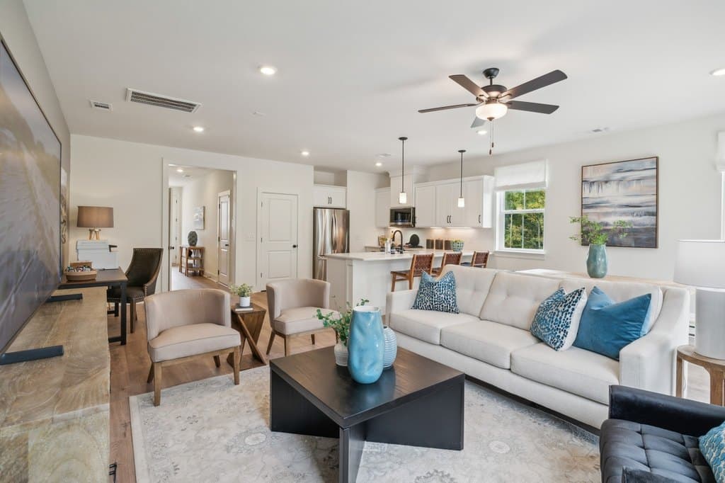 3 bedroom townhouse for sale at 118 Valentine Aly Nashville - $398,000