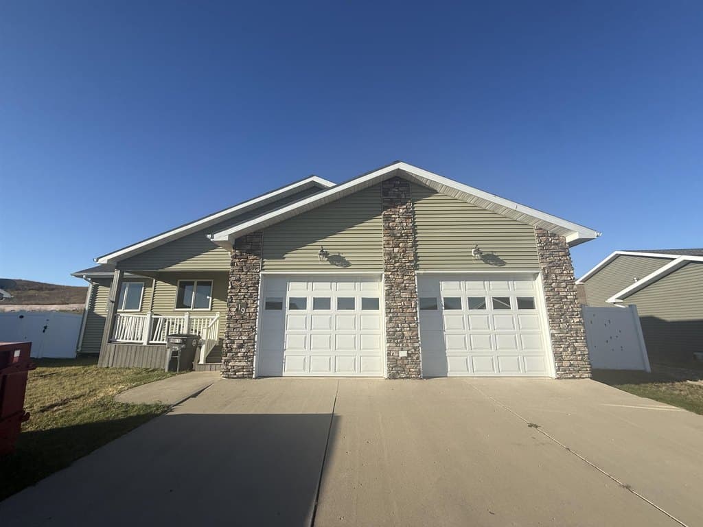 5 bedroom house for sale at 19 Robert St Burlington - $239,900