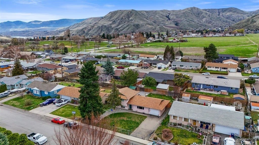 4 bedroom house for sale at 723 Lynn St Wenatchee 98801 - $479,000