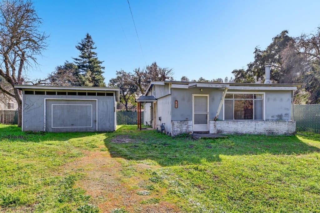 2 bedroom house for sale at 171 Arden Ave Ben Lomond - $588,000