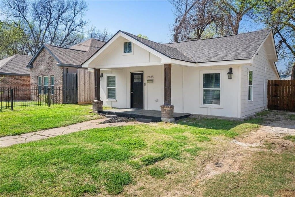 3 bedroom house for sale at 2635 Carpenter Ave Dallas - $260,000
