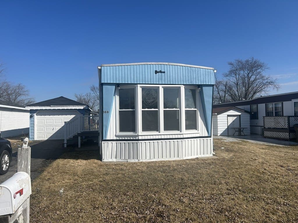 2 bedroom mobile home for sale at 108 Flamingo Dr Beecher - $40,000