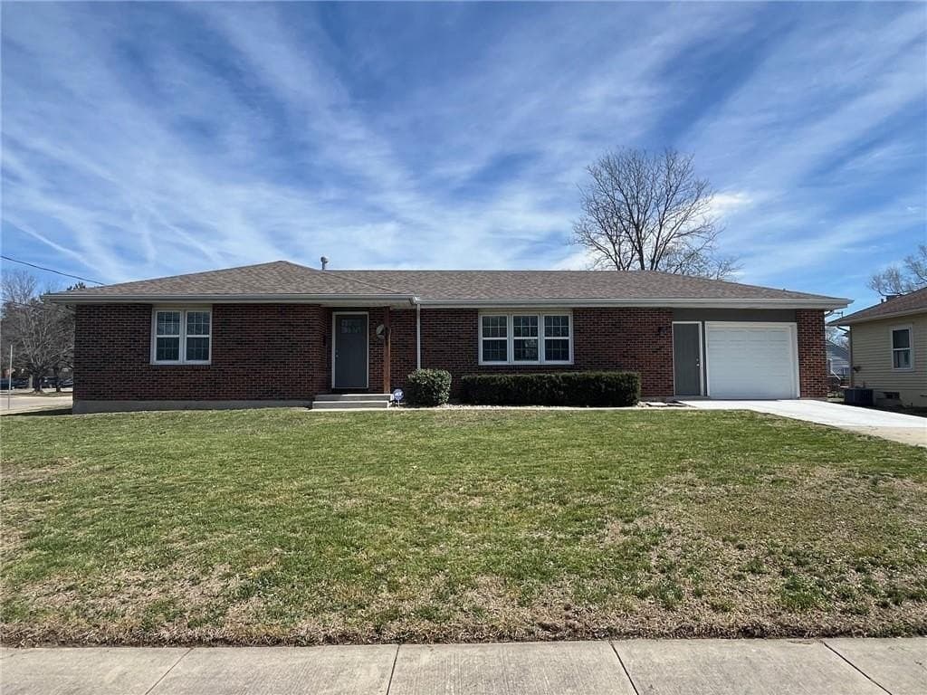 3 bedroom house for sale at 9303 Park St Lenexa 66215 - $345,000