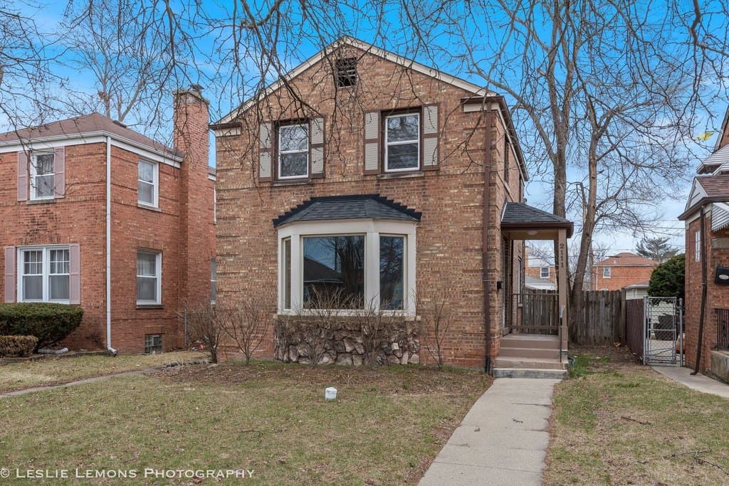 3 bedroom house for sale at 2111 S 24th Ave Broadview - $284,900