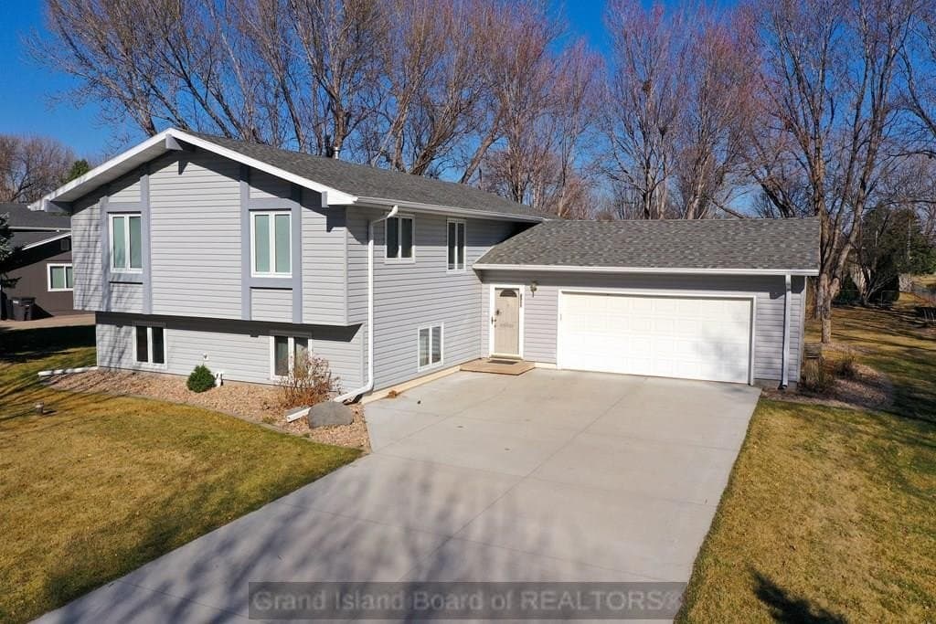 4 bedroom house for sale at 2811 Fort Worth Ct Grand Island 68803 - $294,500