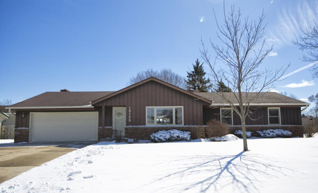 3 bedroom house for sale at 15175 W Kingsway Dr New Berlin 53151 - $450,000