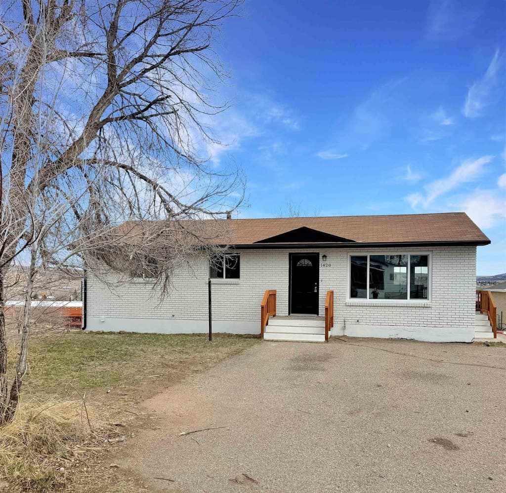 4 bedroom house for sale at 1428 Center St Evanston 82930 - $329,900