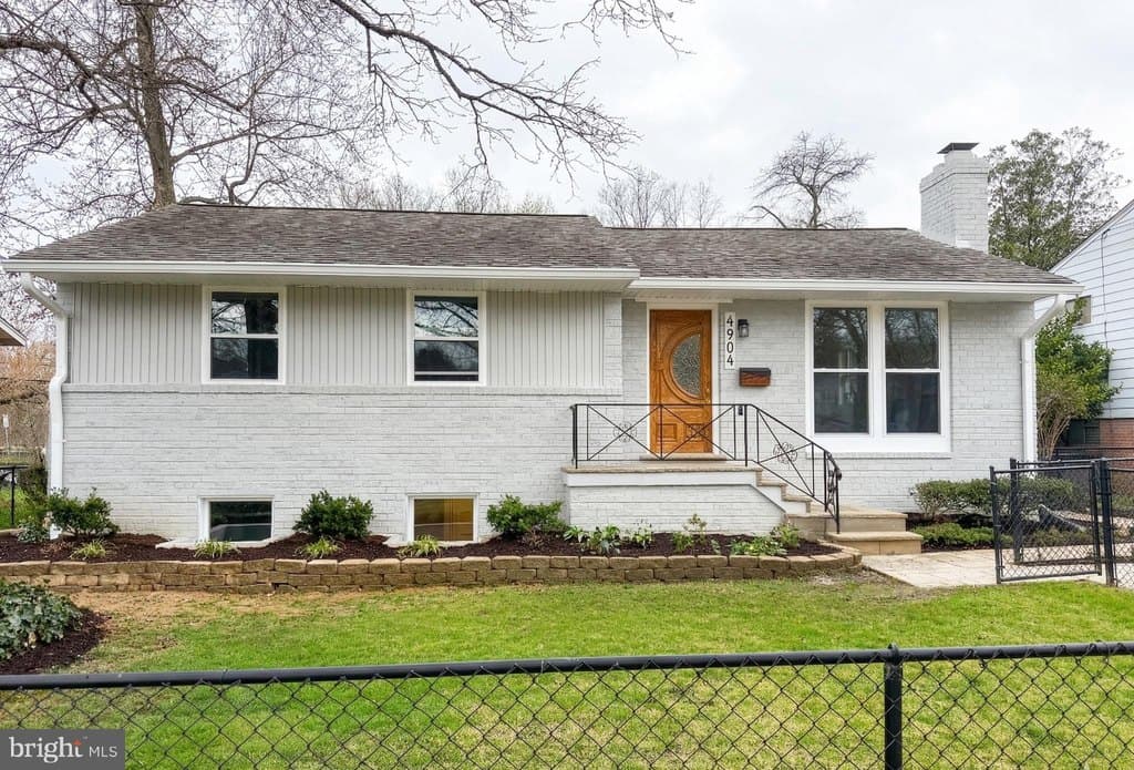 6 bedroom house for sale at 4904 Adrian St Rockville 20853 - $675,000