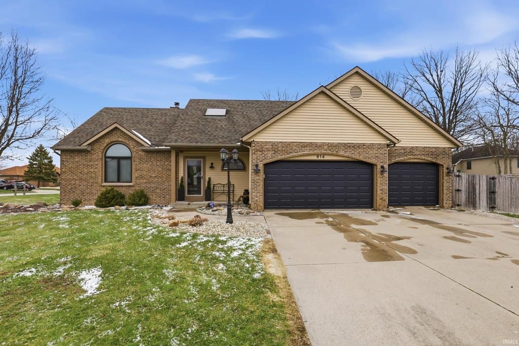 3 bedroom house for sale at 914 Lakeview Dr Auburn - $363,000