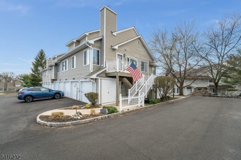 2 bedroom condo for sale at 32 Morgan Ct Bedminster - $385,000
