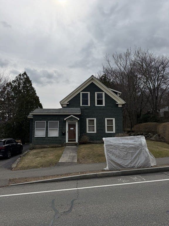 3 bedroom house for sale at 307 Walnut St Stoughton 02072 - $389,999