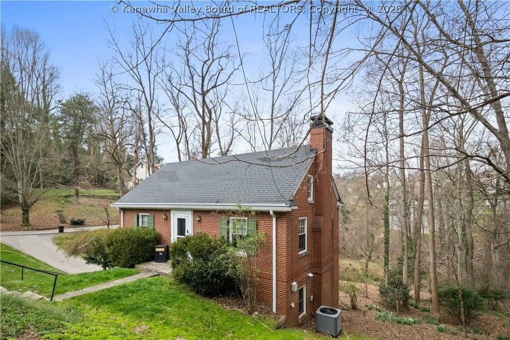 2 bedroom house for sale at 86 Abney Cir N Charleston 25314 - $259,000