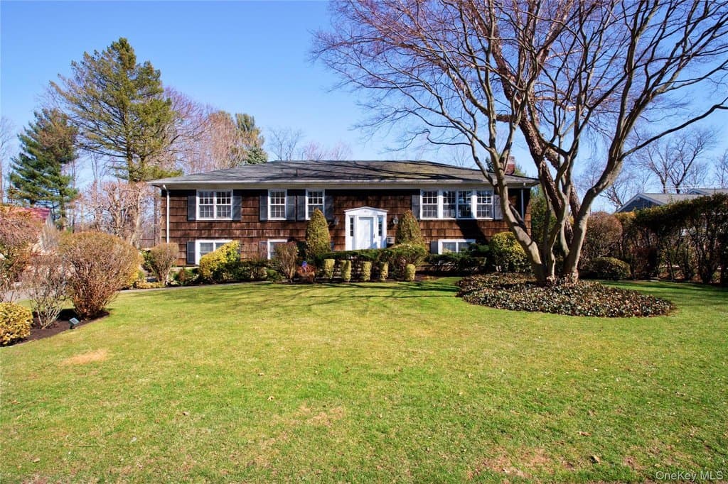 5 bedroom house for sale at 189 Rockaway Ave Garden City 11530 - $1,699,000