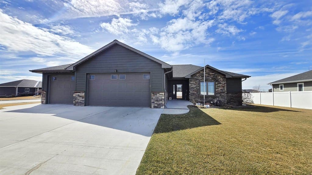 6 bedroom house for sale at 1017 E 69th St Kearney 68847 - $524,900