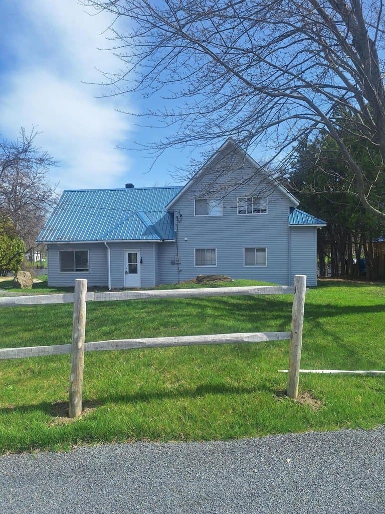 4 bedroom house for sale at 2716/2710 Lake Shore Rd Champlain - $500,000