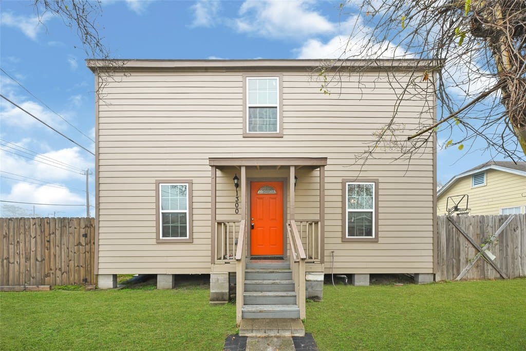3 bedroom house for sale at 1300 Cypress St Baytown 77520 - $214,999