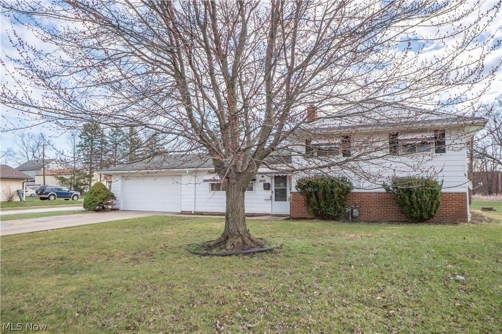 3 bedroom house for sale at 5619 Meadow Ln Bedford - $210,000