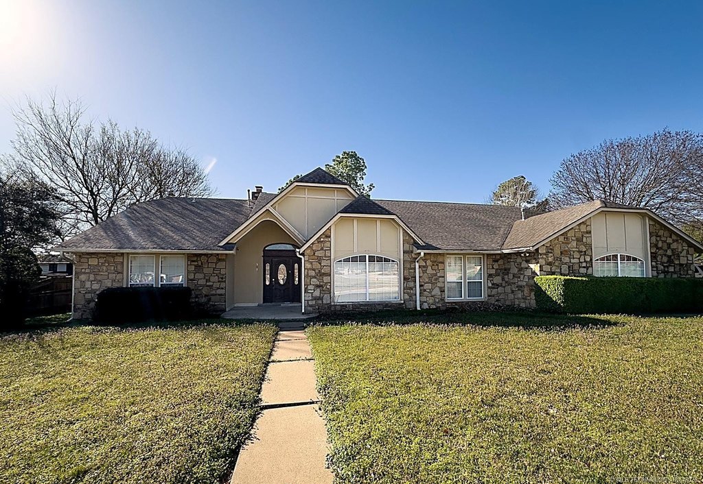 5 bedroom house for sale at 501 E Winston Cir Broken Arrow - $398,000