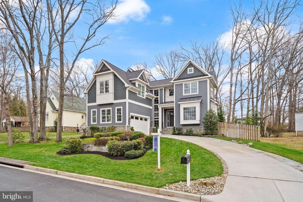 5 bedroom house for sale at 118 Oak St SW Vienna 22180 - $2,399,999