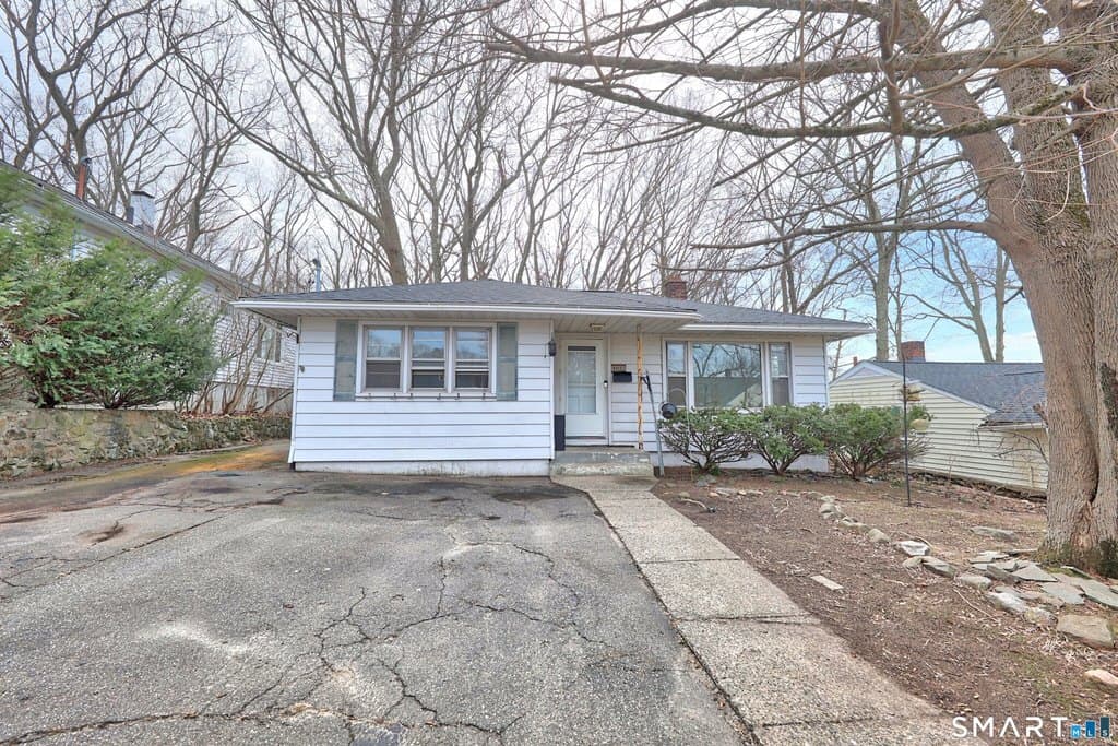 2 bedroom house for sale at 402 Homestead Ave Waterbury 06705 - $259,900