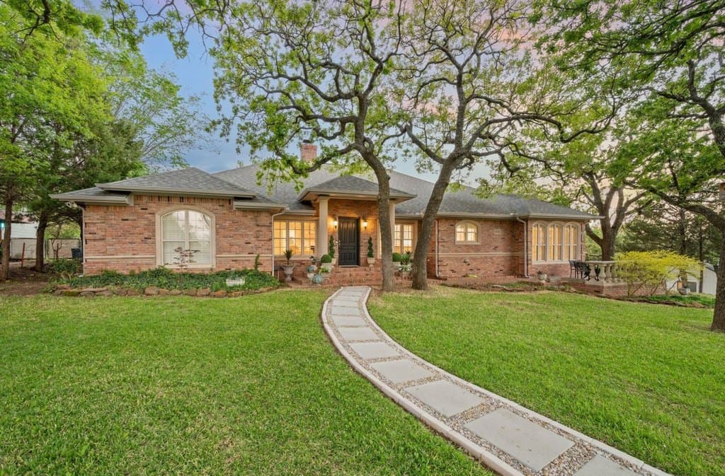 3 bedroom house for sale at 2523 Anglers Dr Grapevine 76051 - $949,500