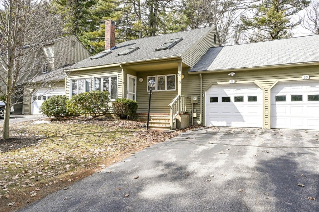 3 bedroom townhouse for sale at 19 Karynel Dr Unit 19 South Portland 04106 - $500,000
