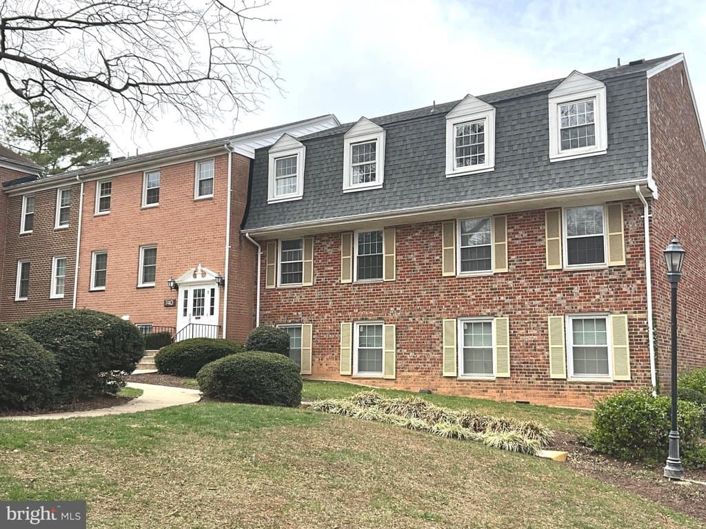 3 bedroom condo for sale at 740 Quince Orchard Blvd Apt 202 Gaithersburg 20878 - $225,000