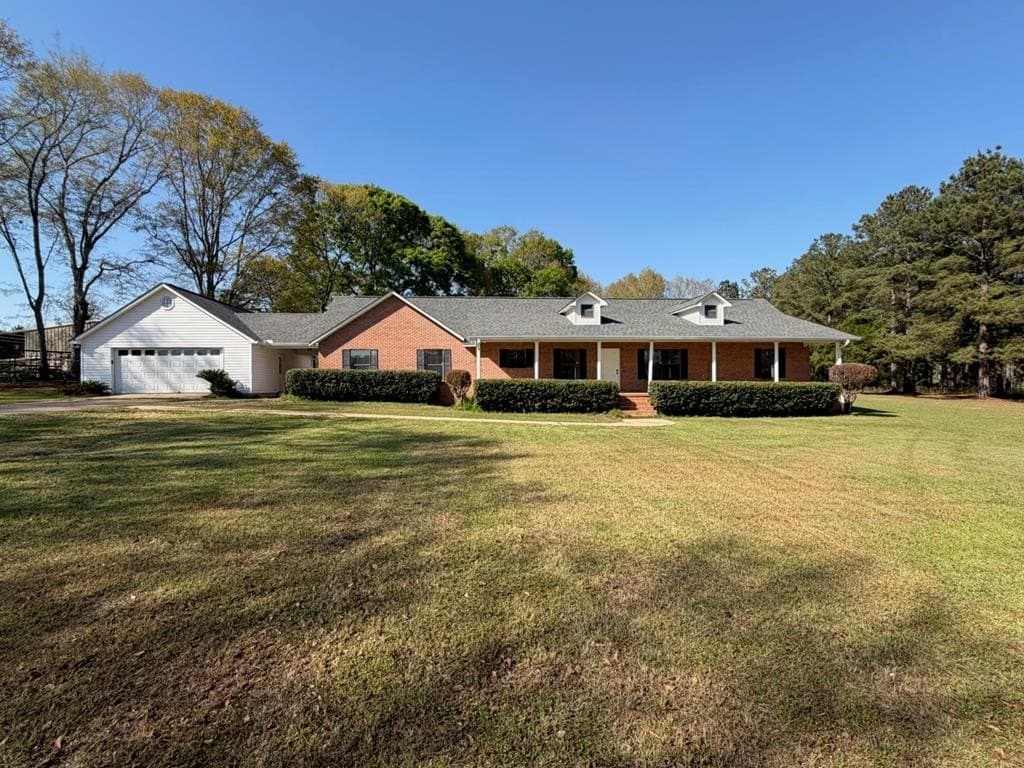 4 bedroom house for sale at 3684 Hartford Hwy Dothan 36305 - $334,900