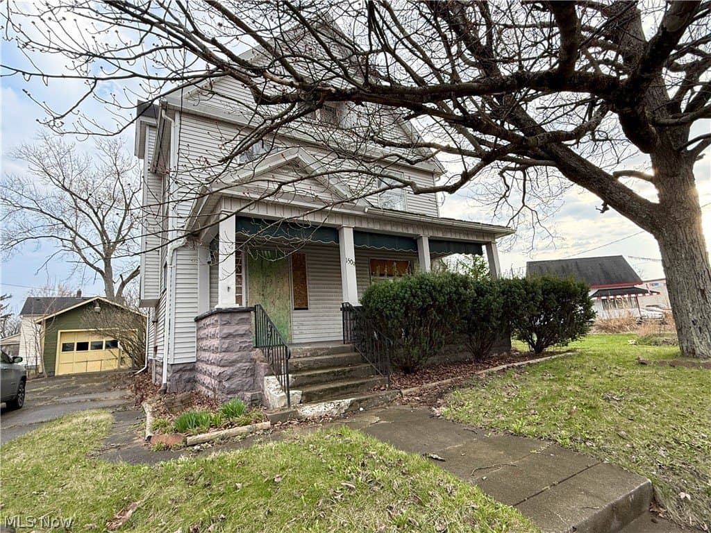 4 bedroom house for sale at 1509 Mahoning Ave Youngstown - $25,000