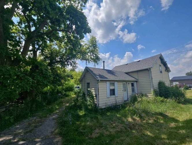 4 bedroom house for sale at 7823 E US Highway 223 Blissfield - $59,900