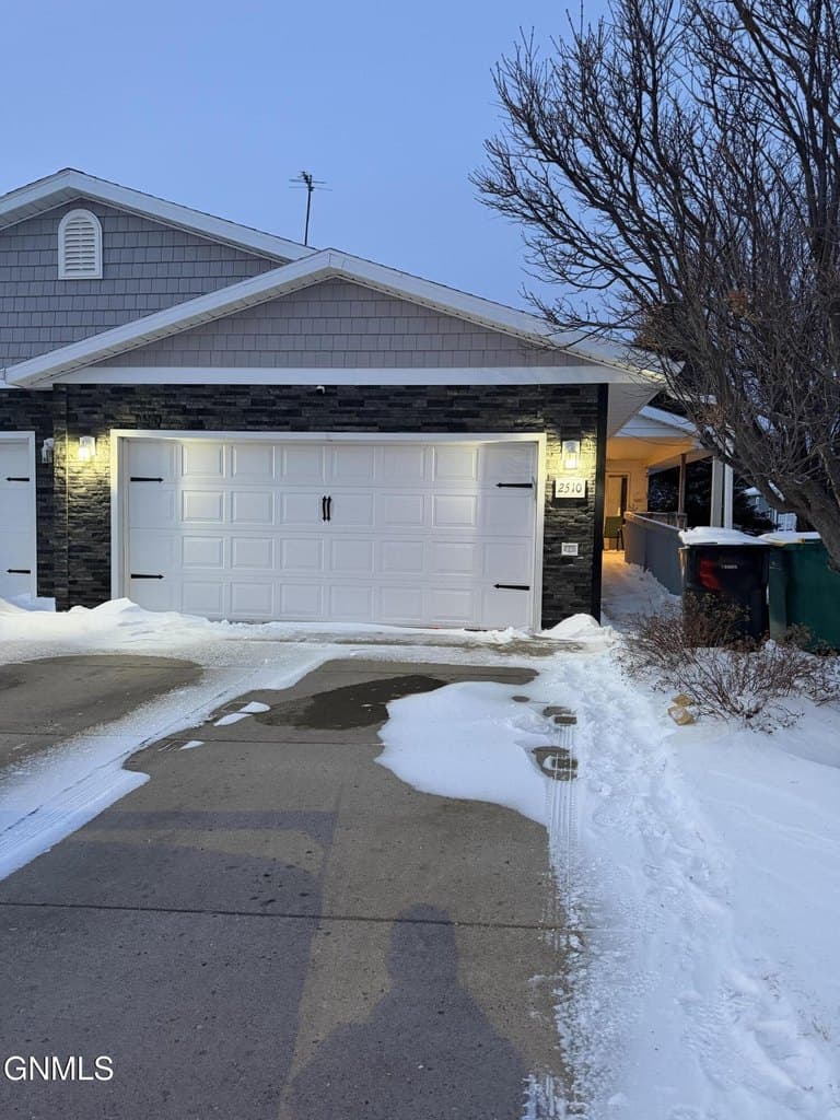 3 bedroom house for sale at 2510 Hoover Ave Bismarck - $385,000