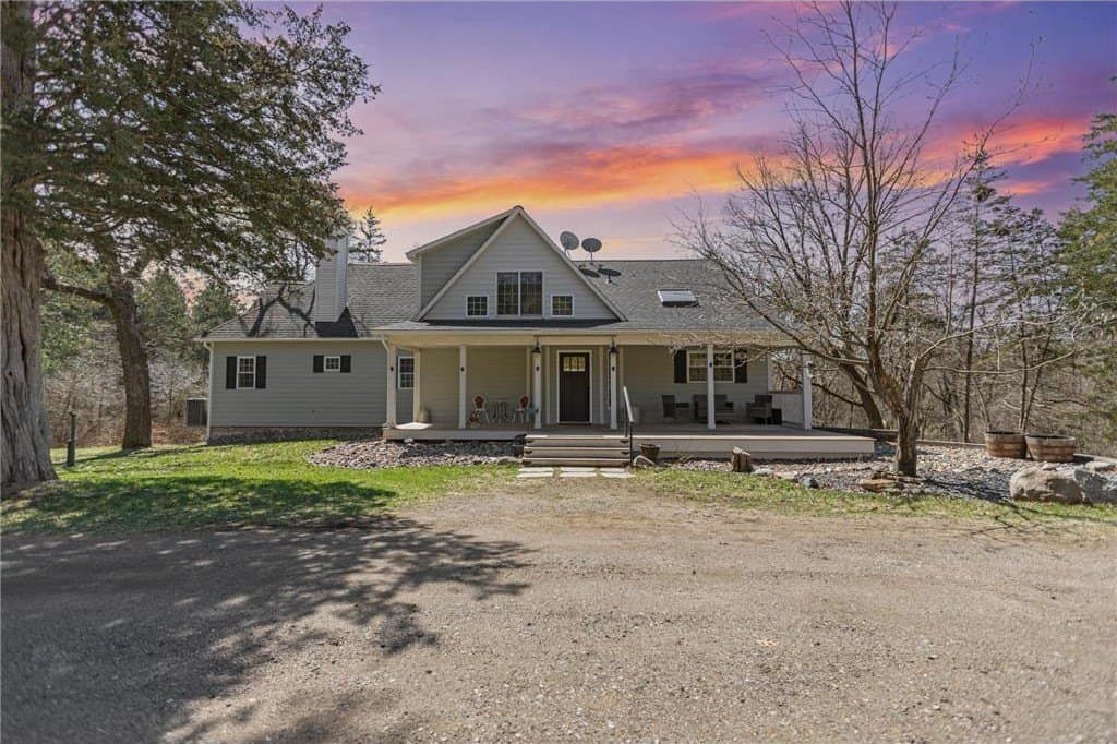 4 bedroom house for sale at 1342 Stagecoach Trl S Afton - $775,000