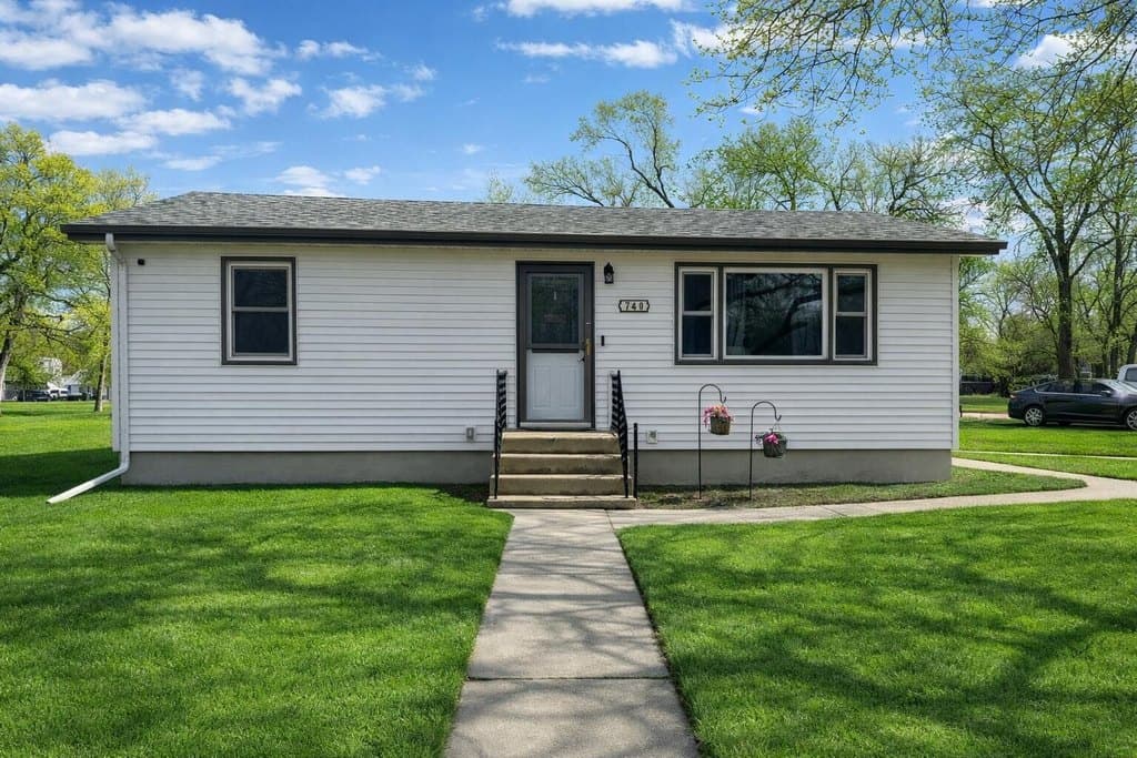 2 bedroom house for sale at 740 Michigan Ave SW Huron 57350 - $176,900