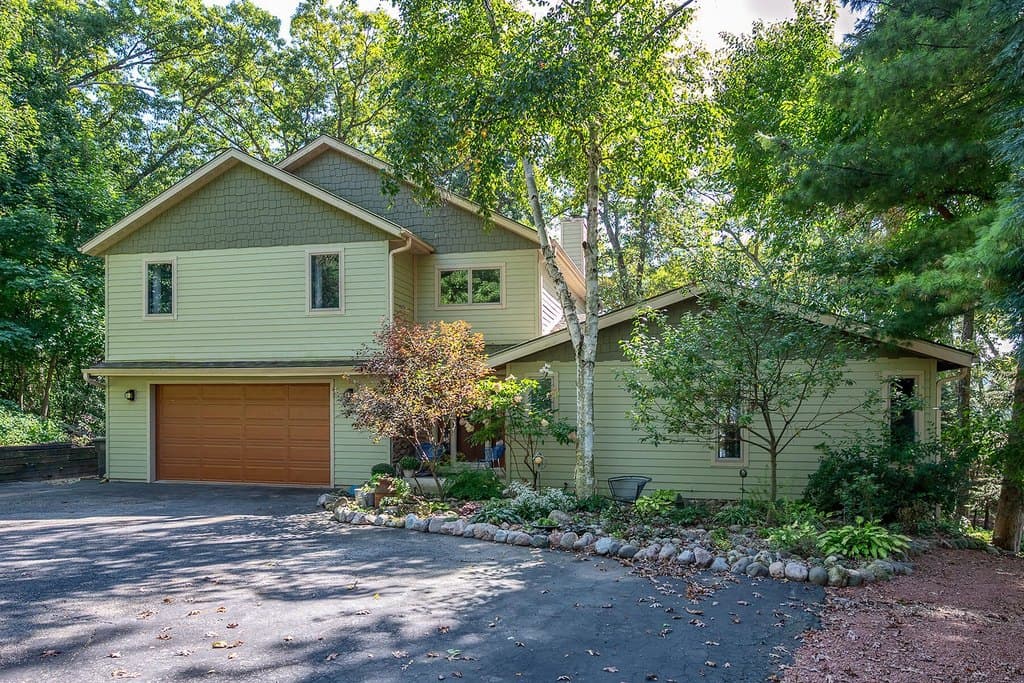 4 bedroom house for sale at W5594 Briarwood Rd Elkhorn - $750,000