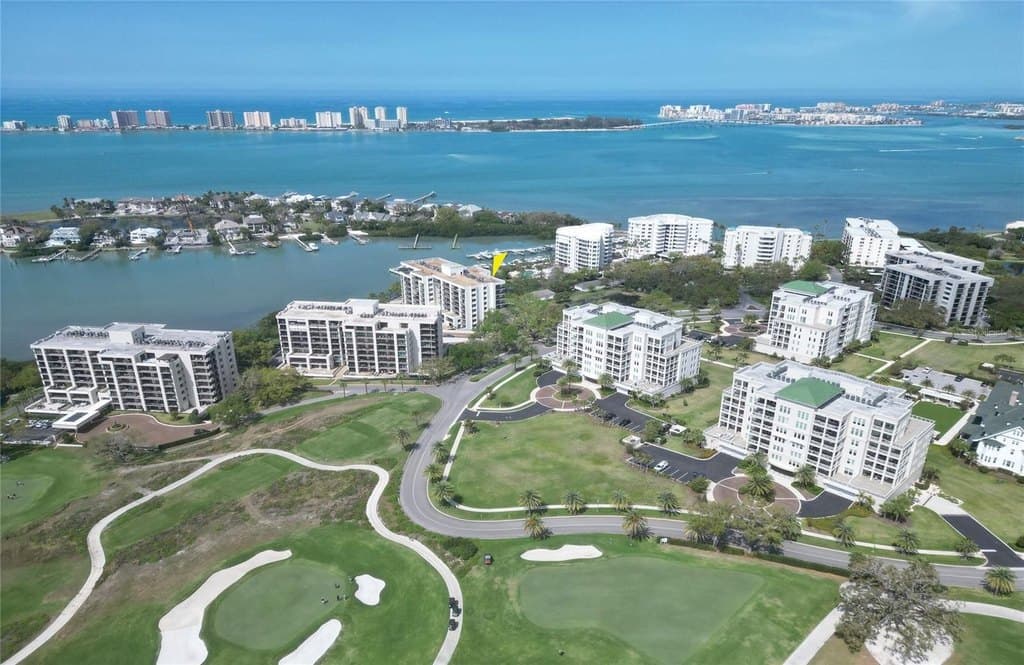 2 bedroom condo for sale at 8 Belleview Blvd Apt 702 Belleair - $775,000