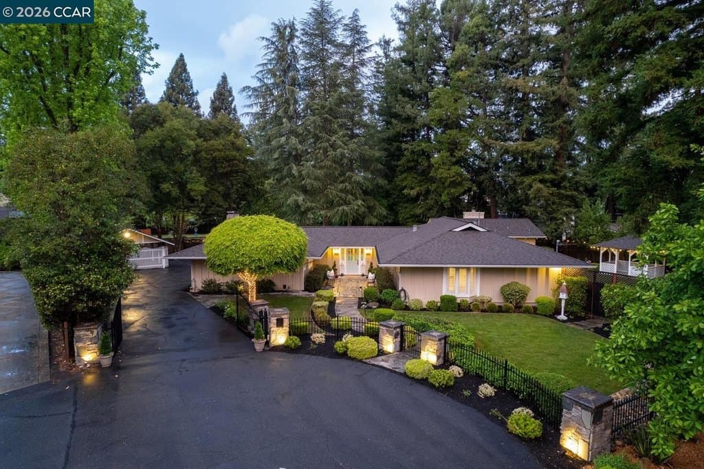 4 bedroom house for sale at 118 Alvern Ct Alamo - $2,899,000