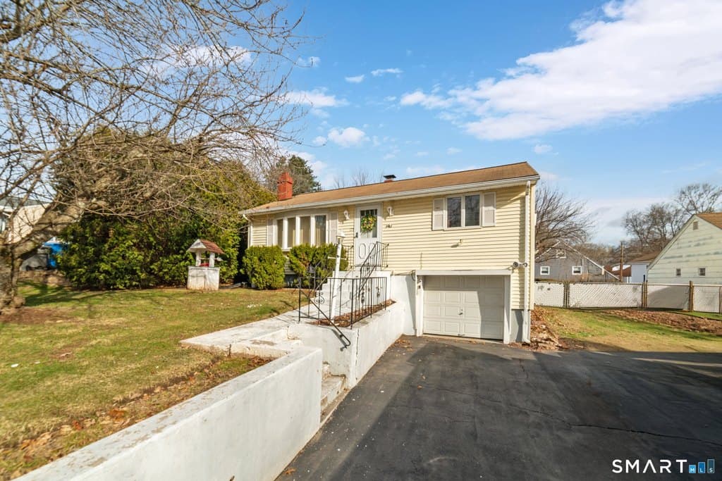 2 bedroom house for sale at 177 Mines Rd Bristol - $214,900