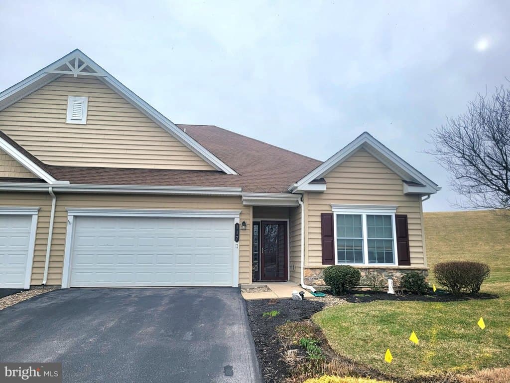 2 bedroom townhouse for sale at 117 Glory Way Boalsburg - $439,000