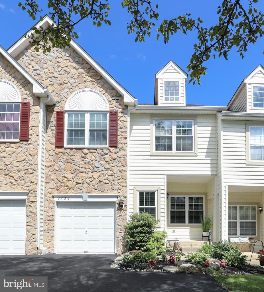 3 bedroom townhouse for sale at 4625 Old Oak Rd Doylestown 18902 - $614,900