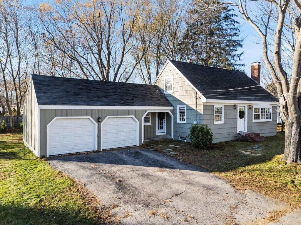 2 bedroom house for sale at 4 Jewett Rd Cape Elizabeth - $625,000