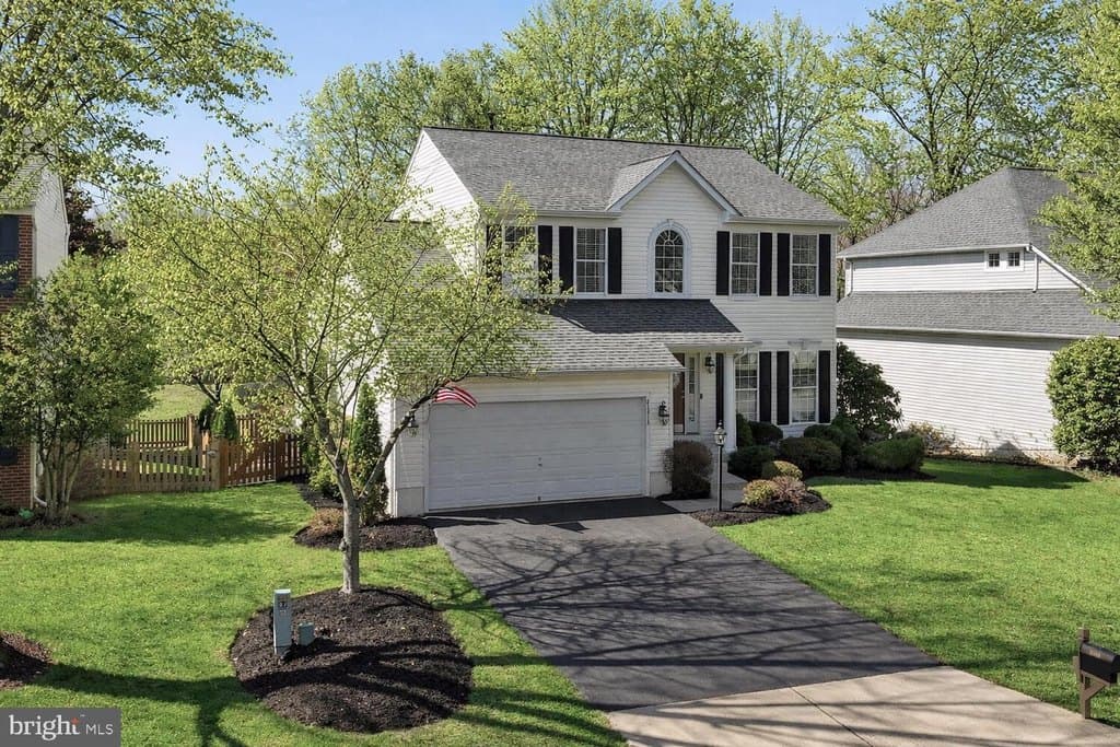 4 bedroom house for sale at 21313 Hidden Pond Pl Broadlands - $975,000