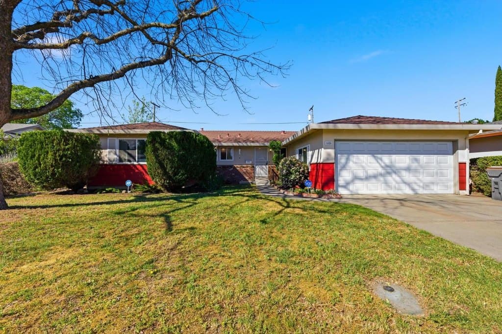 4 bedroom house for sale at 1426 Auburn Way Woodland 95695 - $495,000