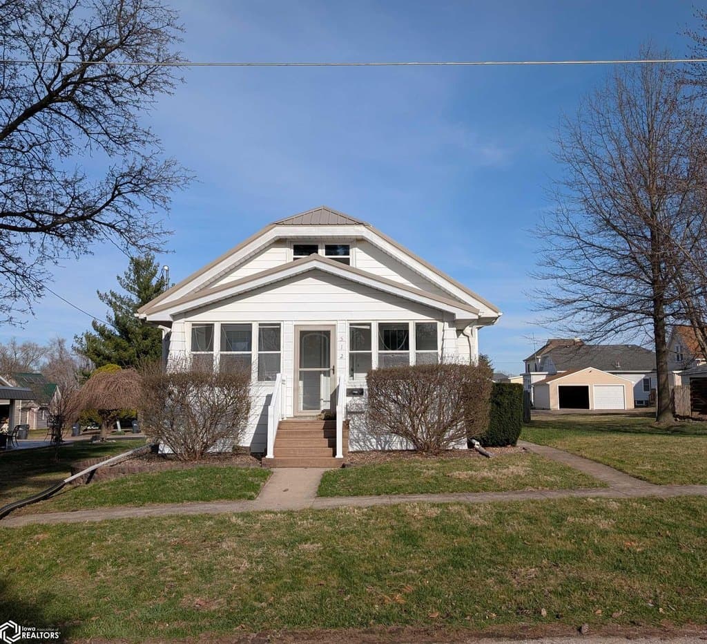 2 bedroom house for sale at 512 N Plane St Burlington - $159,900