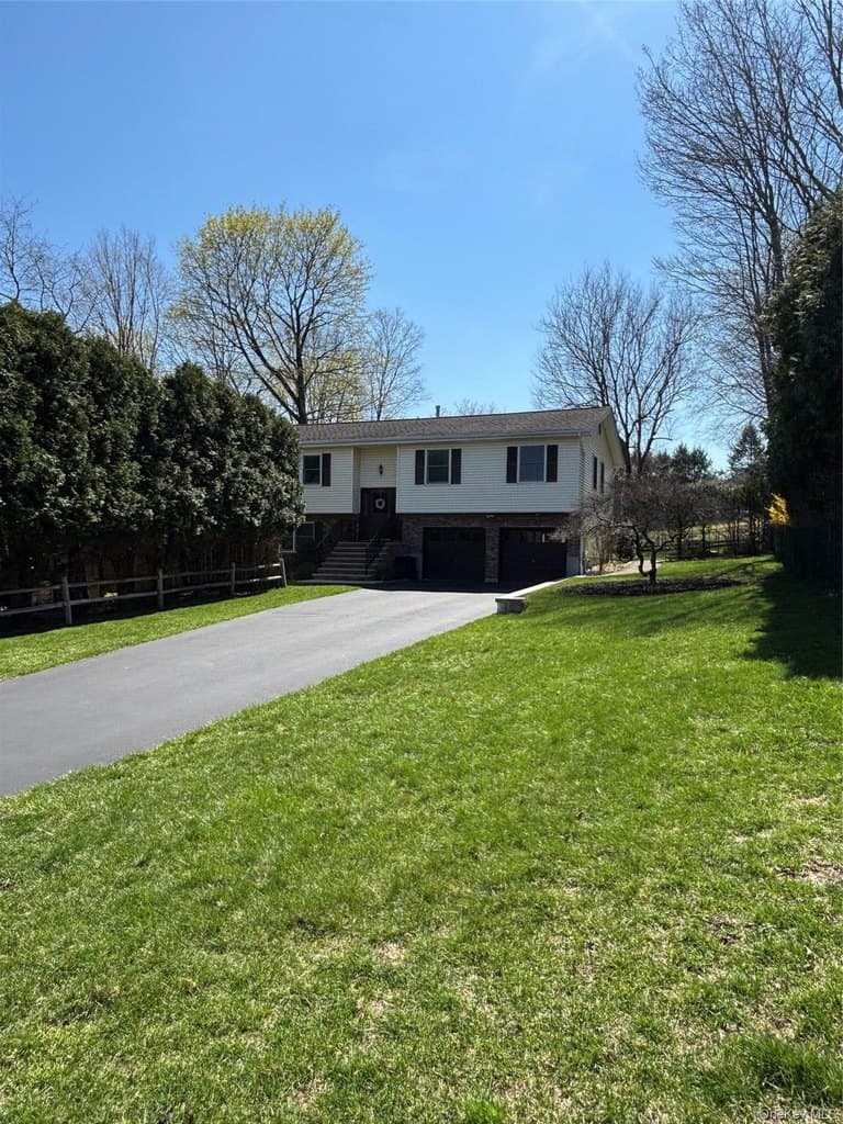 4 bedroom house for sale at 8 Cartwright Rd Stony Point 10980 - $649,000