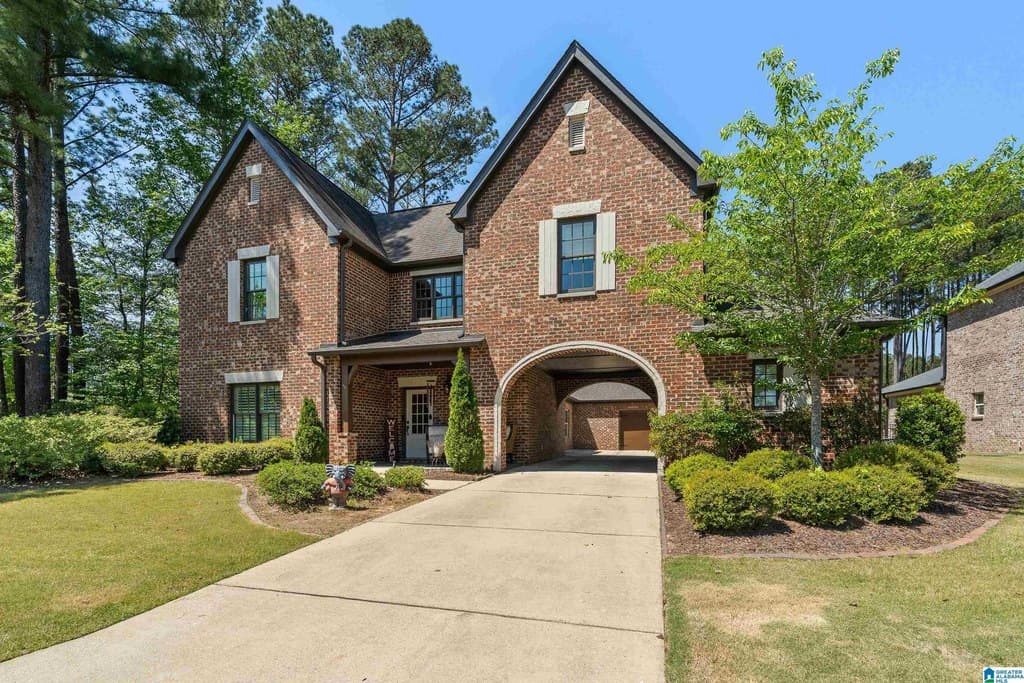 5 bedroom house for sale at 301 Kilkerran Ln Pelham 35124 - $629,000